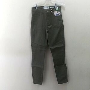 RE Generation Beautiful fitting ladies jeans. Size 1